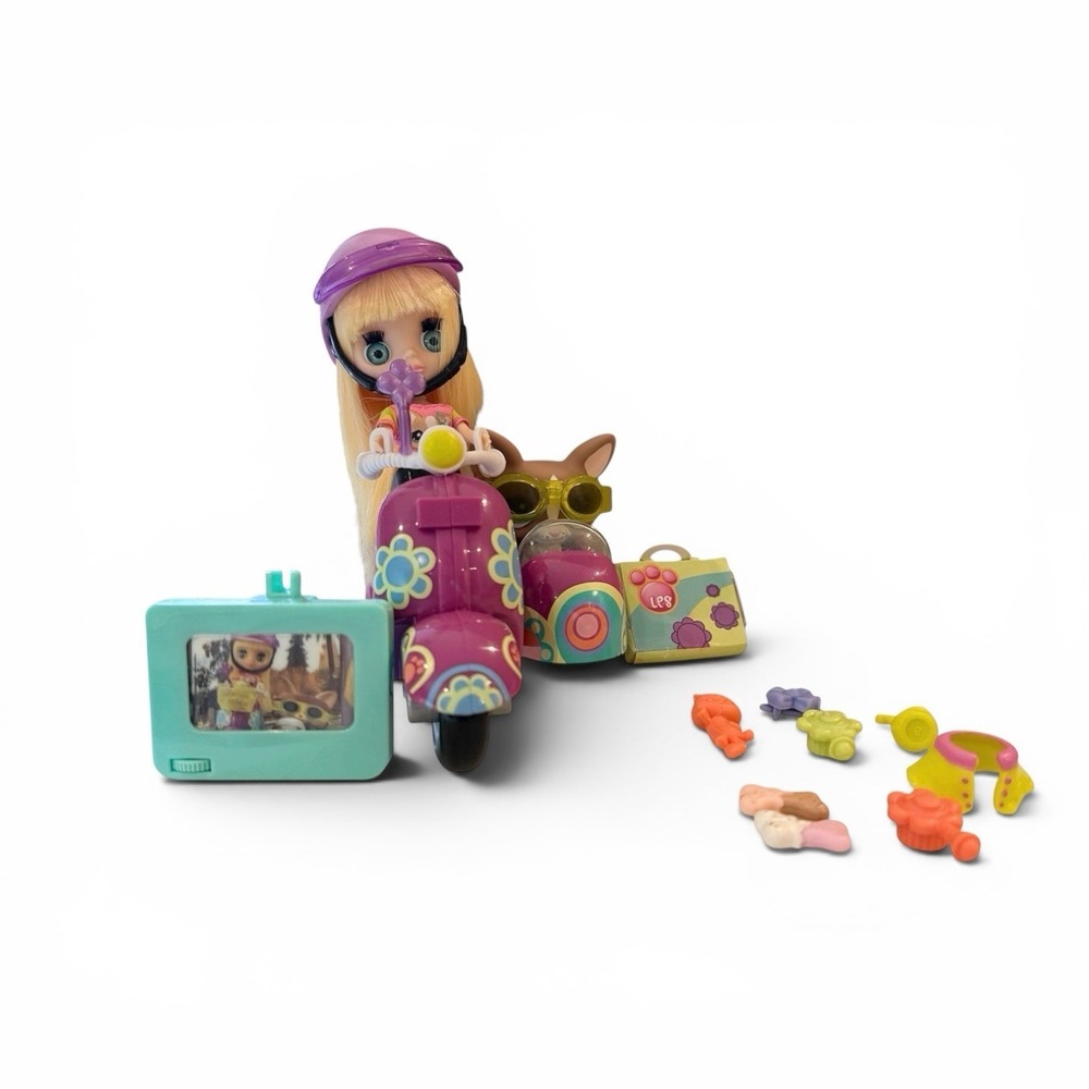 Blythe B15 Corgi 1864 Scooter Sidecar TV Accessory LPS Near Complete Set